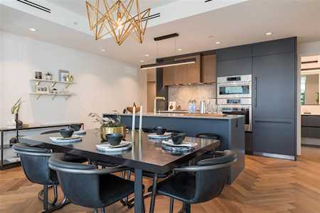 458 W 63rd Avenue #403 Vancouver, BC V5X 2J4