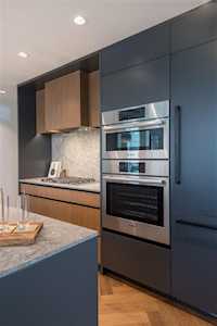 458 W 63rd Avenue #105 Vancouver, BC V5X 2J4
