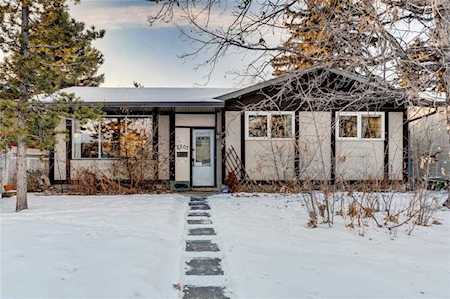 2203 Vista Crescent NE Calgary, AB T2E 6J2