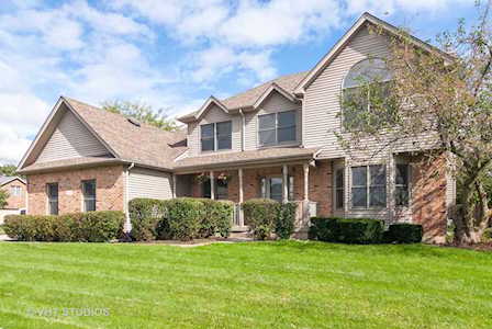 508 Danbury Dr Oswego, IL 60543