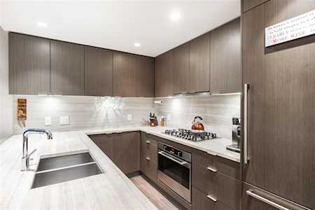 112 E 13th Street #703 North Vancouver, BC V7L 0E4