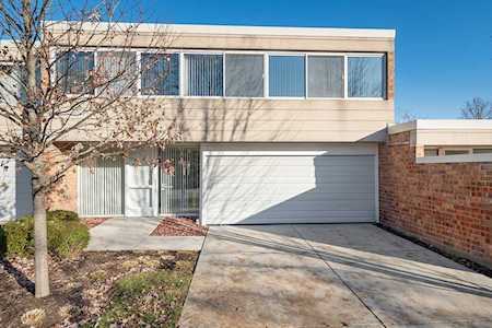 63 Wellington Rd Northbrook, IL 60062