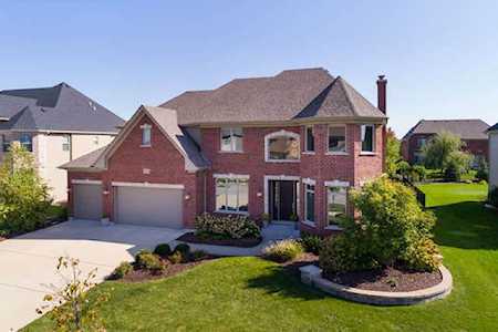 4244 Honey Locust Dr Naperville, IL 60564