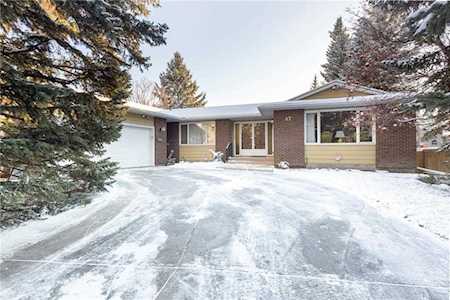 47 Bay View Drive SW Calgary, AB T2V 3N9