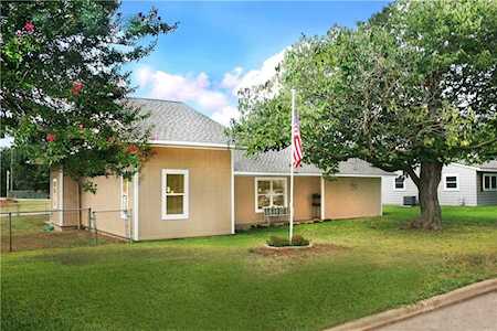 1925 S Maurice Avenue Denison, TX 75020