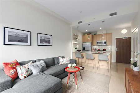 38 W 1st Avenue #40 Vancouver, BC V5Y 0K4