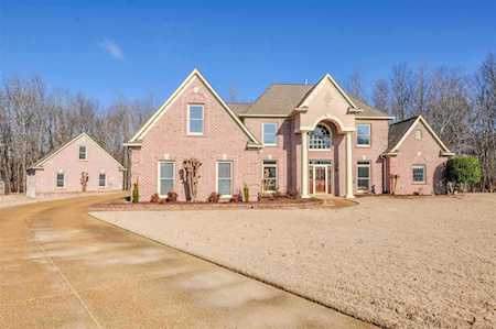 1819 N Waverton Cv Collierville, TN 38017