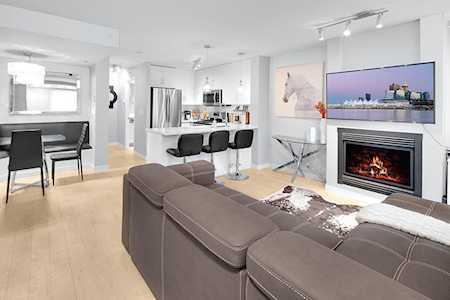 975 Richards Street Vancouver, BC V6B 1A8