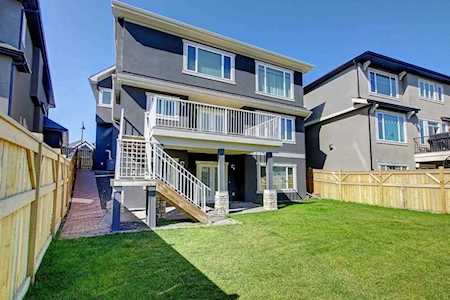 142 Aspen Summit Drive SW Calgary, AB T3H 0G1