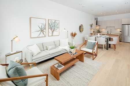 1533 E 5th Avenue Vancouver, BC V5N 1L6
