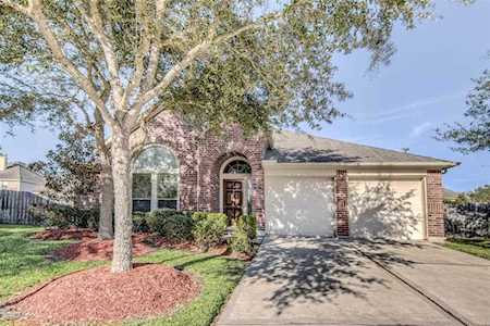 2801 Enchanted Lake Dr Pearland, TX 77584