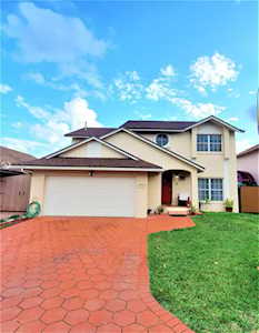 7884 NW 191st St Hialeah, FL 33015