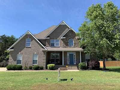 4321 Whirlaway Dr Murfreesboro, TN 37127