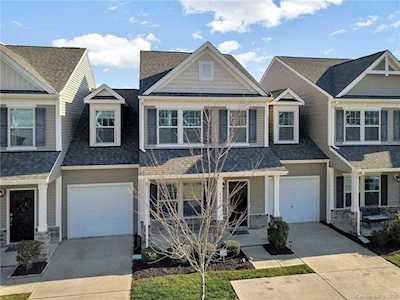 904 Summerlake Dr Fort Mill, SC 29715