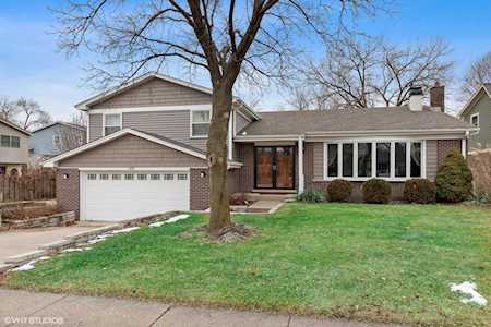 606 E Appletree Ln Arlington Heights, IL 60004