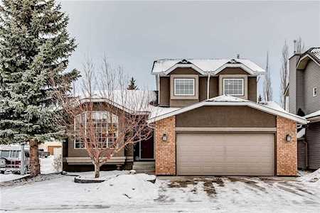 31 Hawktree Close NW Calgary, AB T3G 3T3