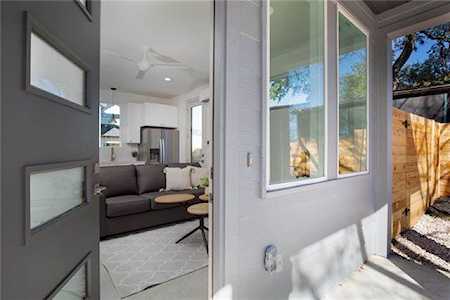 2413 9th St #2 Austin, TX 78702
