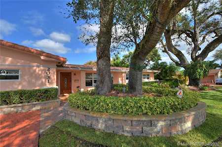 2031 NE 196th Ter North Miami Beach, FL 33179