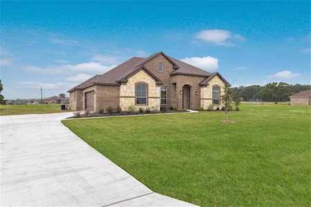 6801 Canyon Rock Drive Benbrook, TX 76126