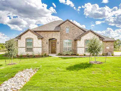 6824 Canyon Rock Drive Benbrook, TX 76126