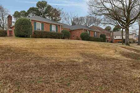 8359 Misty Creek Dr Germantown, TN 38138