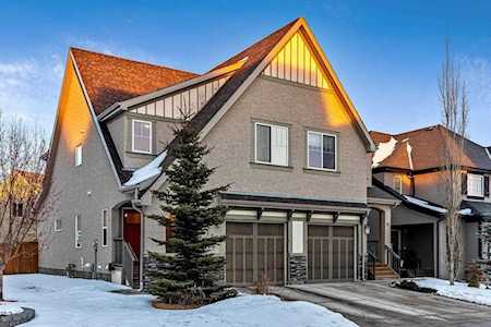 16 Mahogany View SE Calgary, AB T3M 0T3
