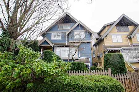 1672 Grant Street Vancouver, BC V5L 2Y5