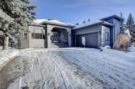864 Shawnee Drive SW Calgary, AB T2Y 1X3