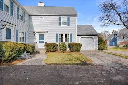 19 Fairway Cir #19 Natick, MA 01760