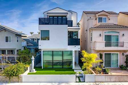 1110 England Street Huntington Beach, CA 92648
