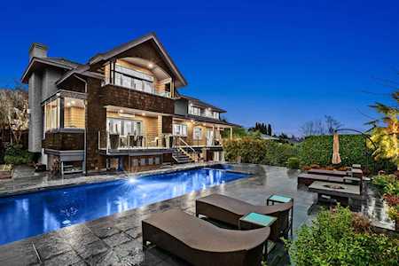 756 Eyremount Drive West Vancouver, BC V7S 2A4
