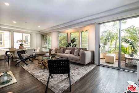 2111 S Beverly Glen #201 Los Angeles, CA 90025