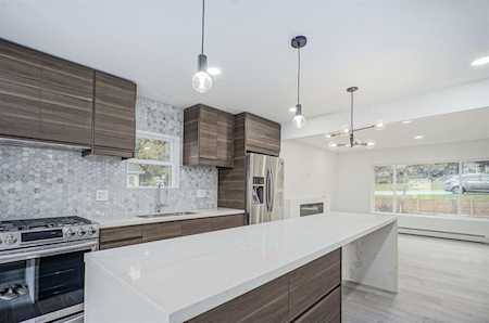 1312 Thomas Avenue Coquitlam, BC V3K 2L5