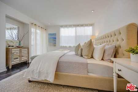 4 Quarterdeck Street #101 Marina Del Rey, CA 90292