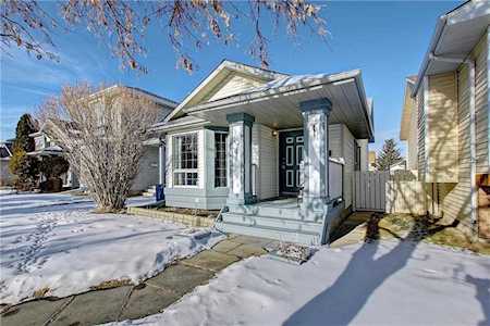 12 Martinwood Mews NE Calgary, AB T3J 3G8