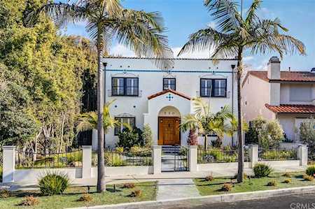 330 Crest Avenue Huntington Beach, CA 92648