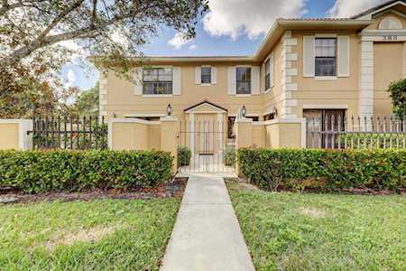 388 Prestwick Circle #2 Palm Beach Gardens, FL 33418