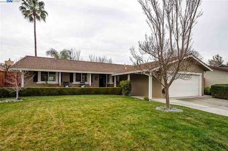 2320 Fairfield Ct Pleasanton, CA 94566