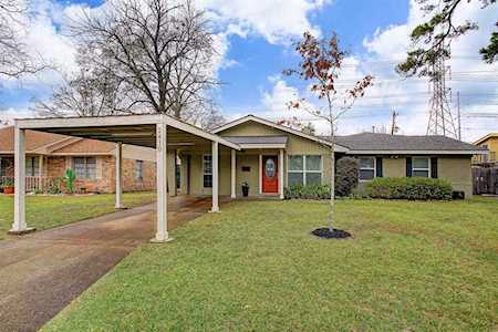 2410 Stonecrest Dr Houston, TX 77018
