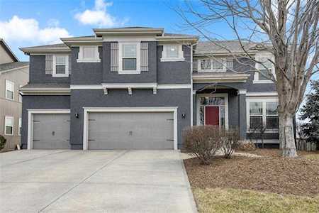5139 Meadow Height Dr Shawnee, KS 66226