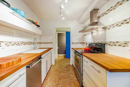 1128 Premier Street North Vancouver, BC V7J 2H3