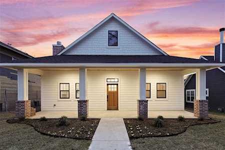 818 S Edgefield Avenue Dallas, TX 75208