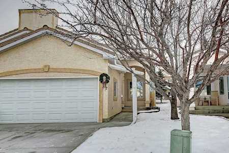 132 Scimitar Heath NW Calgary, AB T3L 2E1