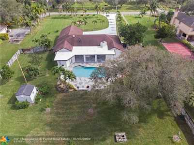 5831 NW 80th Terrace Parkland, FL 33067