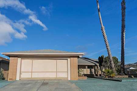 51 Deerhurst Dr Goleta, CA 93117
