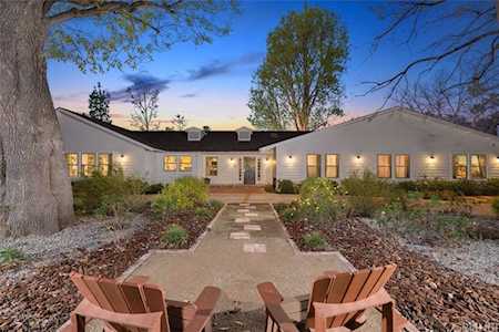 23517 Collins Street Woodland Hills, CA 91367