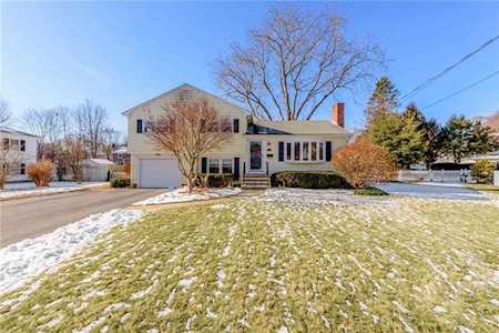 214 New Meadow RD Barrington, RI 02806