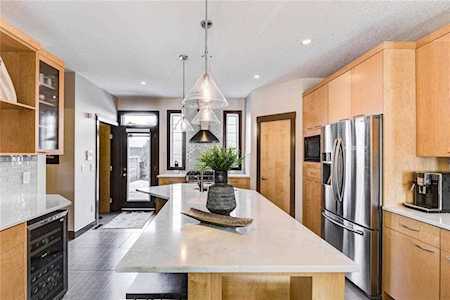 2040 49 Avenue SW Calgary, AB T2T 2V4