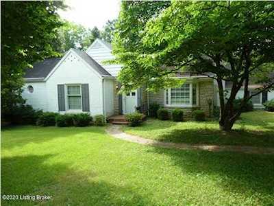 2552 Woodcreek Rd Seneca Gardens, KY 40205