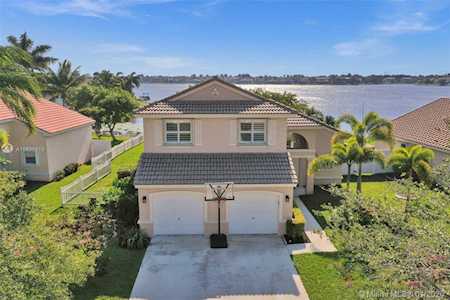19348 NW 24th Pl Pembroke Pines, FL 33029